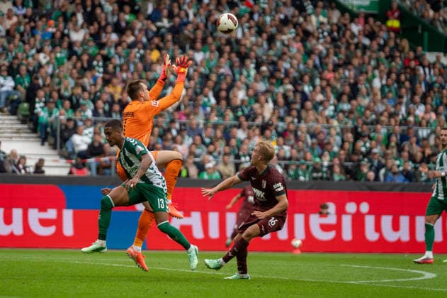 German Soccer 1st Bundesliga, Matchday 4, 2026–2027, Werder Bremen vs. FC Augsburg on September 19, 2026, at the Weserstadion in Bremen: Karl Hein (Werder Bremen), 1; Hennes Behrens (FC Augsburg), 16; Arthur (Werder Bremen), 13 Copyright: xSvenxHeidmannx