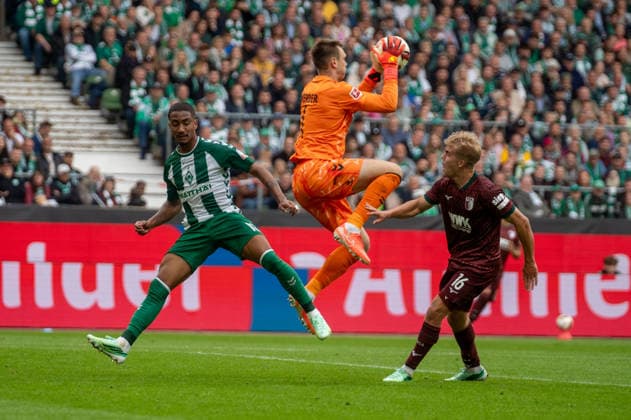 German Soccer 1st Bundesliga, Matchday 4, 2026–2027, Werder Bremen vs. FC Augsburg on September 19, 2026, at the Weserstadion in Bremen: Karl Hein (Werder Bremen), 1; Hennes Behrens (FC Augsburg), 16; Arthur (Werder Bremen), 13 Copyright: xSvenxHeidmannx