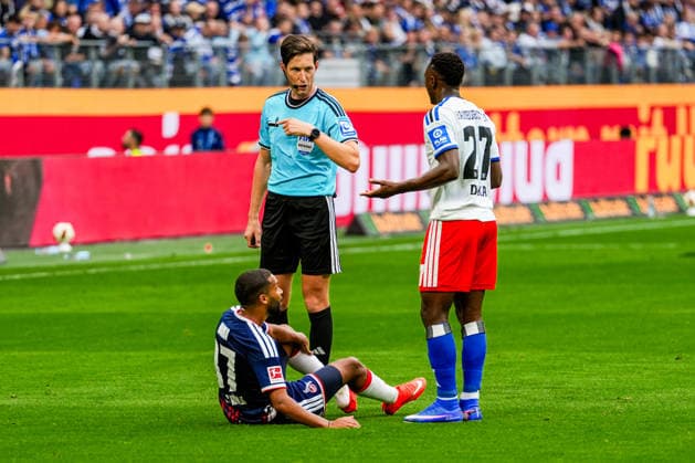 Germany Soccer Bundesliga 2026-27, Matchday 4: Hamburger SV (HSV) vs. 1. FC Köln, Volkspark Stadium, Hamburg; Patson Daka (Hamburger SV), 27; Matthias Joellenbeck (referee), Freiburg; Linton Maina (1. FC Köln), 37 Copyright: xStefanxTrochax