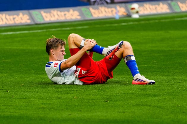 Germany Soccer Bundesliga 2026–27, Matchday 4: Hamburger SV (HSV) vs. 1. FC Köln, Volkspark Stadium, Hamburg; David Moeller Wolfe, Hamburger SV, 3 injured Copyright: xStefanxTrochax