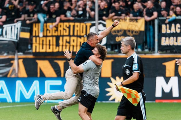 Germany Soccer 3rd Division 2026–2027, Matchday 7: Alemannia Aachen vs. Fortuna Düsseldorf at Tivoli Aachen; Mersad Selimbegovic, coach of Alemannia Aachen; victory, cheering, celebration, fans, win, emotions after the final whistle, fist in the air, hug Copyright: xThiemoxRudolphx