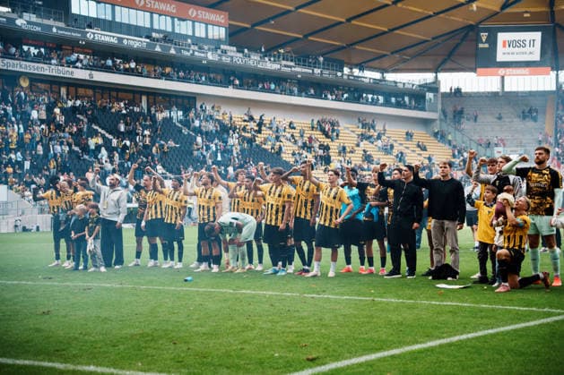 German Soccer 3rd Division 2026–2027, Matchday 7: Alemannia Aachen vs. Fortuna Düsseldorf at Tivoli Aachen; Winners Celebrate in Front of Fans in the Werner Fuchs Stand; Team, Victory, Cheering, Celebrating, Fans, Win, Emotions Copyright: xThiemoxRudolphx