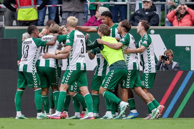 SV Werder Bremen players celebrating a goal, cheering, jubilant, optimistic, game action, highlight, joy over the 3-2 goal, DFL REGULATIONS PROHIBIT ANY USE OF PHOTOGRAPHS AS STILL IMAGES AND OR VIDEO-LIKE PHOTO SEQUENCES DFL REGULATIONS PROHIBIT ANY USE OF PHOTOGRAPHS AS IMAGE SEQUENCES AND OR QUASI-VIDEO, September 19, 2026, Bremen, Germany, soccer, Bundesliga, SV Werder Bremen vs. FC Augsburg xobx