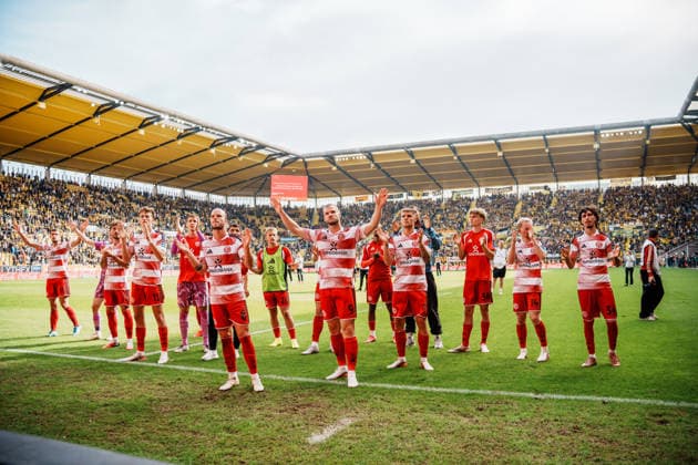 German Soccer 3rd Division 2026–2027, Matchday 7: Alemannia Aachen vs. Fortuna Düsseldorf at Tivoli Aachen—The team among the away fans: disappointment, frustration, defeat, applause, bewilderment Copyright: xThiemoxRudolphx