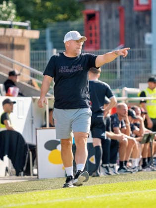 Coach Sascha Hildmann of SSV Jahn Regensburg loudly cheers on his team from the sideline; motivation, cheering, coaching, gestures, emotion, commands, shouts; GER, soccer, VfB Stuttgart II vs. SSV Jahn Regensburg, 3rd Division, Matchday 7, 2026–2027 season, September 19, 2026 GER, Soccer, VfB Stuttgart II vs. SSV Jahn Regensburg, 3rd Division, Matchday 7, 2026–2027 season, September 19, 2026 Aspach Copyright: xCarstenxSchweringx EP_CSG