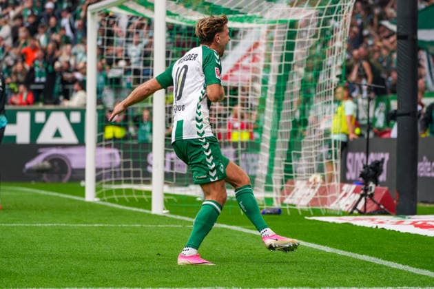 Niklas Füllkrug scores the 2-2 goal for Werder Bremen. Werder Bremen, 10, goal celebration, emotions, joy, German soccer, Bundesliga, 2026–27 season, Matchday 4, September 19, 2026, Werder Bremen vs. FC Augsburg, Weserstadion, Bremen Copyright: xLeonxFrickx