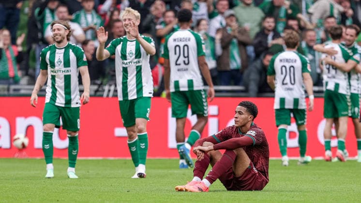 Noahkai Banks of FC Augsburg, 40, sits on the ground after the final whistle, disappointed by the loss; disappointment after the final whistle, final whistle, Highlight, loser, lost, frustration, pessimistic, sad; in the background, players from SV Werder Bremen celebrating the victory, joy over winning the game, DFL REGULATIONS PROHIBIT ANY USE OF PHOTOGRAPHS AS IMAGE SEQUENCES AND OR VIDEO-LIKE PHOTO SERIES DFL REGULATIONS PROHIBIT ANY USE OF PHOTOGRAPHS AS IMAGE SEQUENCES AND OR QUASI-VIDEO, September 19, 2026, Bremen, Germany, Soccer, Bundesliga, SV Werder Bremen vs. FC Augsburg xobx