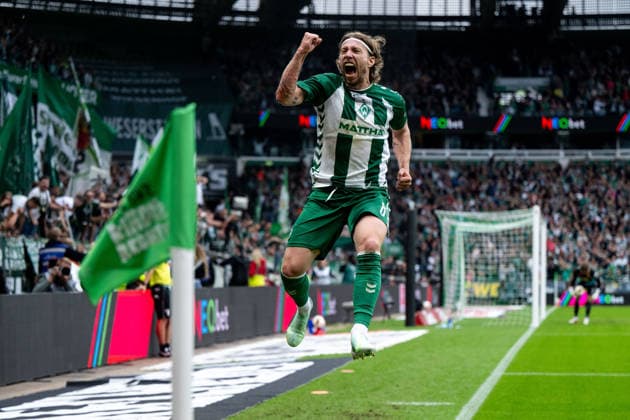 September 19, 2026, GER, Soccer, Men s, 1st Bundesliga, 2026–2027 season, Matchday 4, SV Werder Bremen vs. FC Augsburg Mitchell Weiser of Werder Bremen, No. 8, celebrates the goal that made it 3–2. DFB and DFL regulations prohibit any use of photographs as image sequences and or quasi-video. Weserstadion, Bremen, Germany Copyright: xNordphoto Memmlerx