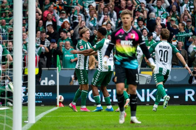 September 19, 2026, GER, Soccer, Men s, 1st Bundesliga, 2026–2027 season, Matchday 4, SV Werder Bremen vs. FC Augsburg Niclas Füllkrug (Werder Bremen, 10) and Salim Musah (Werder Bremen, 29) celebrate the goal that tied the game at 2–2, Finn Dahmen (FC Augsburg, No. 01) is frustrated. DFB and DFL regulations prohibit any use of photographs as image sequences and or quasi-video. Bremen Weserstadion, Bremen, Germany Copyright: xNordphoto Memmlerx