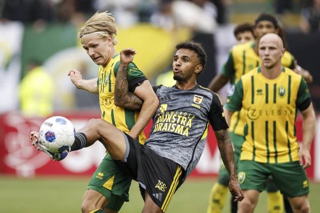 THE HAGUE - (lr) Matej Sin of ADO Den Haag and Nicky Souren of SC Cambuur during the Dutch Eredivisie match between ADO Den Haag and SC Cambuur at the WerkTalent Stadion on September 19, 2026 in The Hague, the Netherlands. MAURICE VAN STEEN ANP Eredivisie 2026 27 xVIxANPxSportx xxANPxIVx 569262553 originalFilename: 569262553.jpg