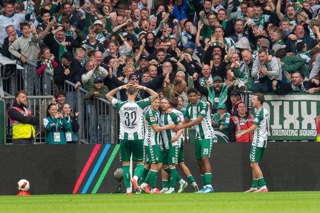 German Soccer 1st Bundesliga, Matchday 4, 2026–2027, Werder Bremen vs. FC Augsburg on September 19, 2026, at the Weserstadion in Bremen; Mitchell Weiser scores the 3-2 goal for Werder Bremen; 8: celebrations, joy, goal celebrations, emotions Copyright: xSvenxHeidmannx