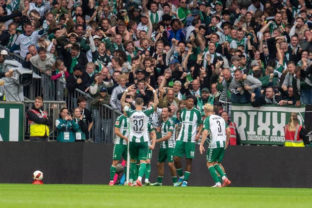 German Soccer 1st Bundesliga, Matchday 4, 2026–2027, Werder Bremen vs. FC Augsburg on September 19, 2026, at the Weserstadion in Bremen; Mitchell Weiser scores the 3-2 goal for Werder Bremen; 8: celebrations, joy, goal celebrations, emotions Copyright: xSvenxHeidmannx