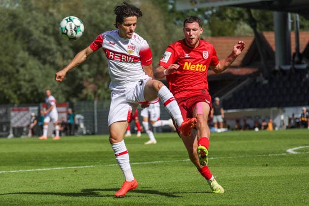 September 19, 2026, Germany, Aspach Soccer: VfB Stuttgart II vs. SSV Jahn Regensburg; from left: David Preu (VfB II), Oscar Schönfelder (Regensburg)