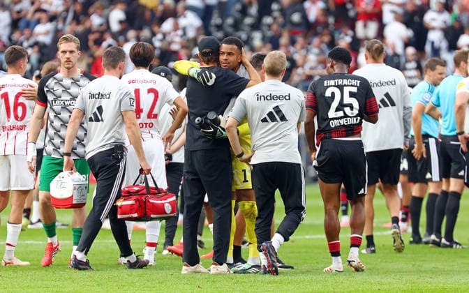 September 19, 2026, xovx, Soccer, Bundesliga, Eintracht Frankfurt vs. SC Freiburg; Coach Julian Schuster of SC Freiburg hugs Noah Atubolu of Eintracht Frankfurt after the game; DFL and DFB regulations prohibit any use of photographs as image sequences and or quasi-video; Eintracht Frankfurt