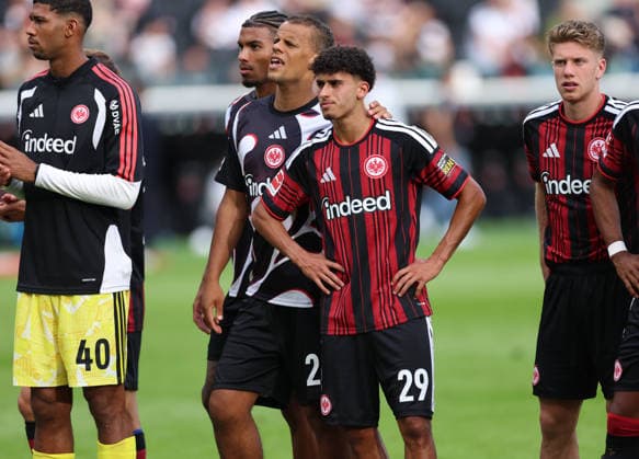 September 19, 2026, German Bundesliga, Eintracht Frankfurt vs. SC Freiburg, from left: Timothy Chandler (Eintracht Frankfurt), Ayoube Amaimouni Echghouyab (Eintracht Frankfurt) looking disappointed, disappointed, sad, frustrated, frustrated DFL DFB REGULATIONS PROHIBIT ANY USE OF PHOTOGRAPHS AS IMAGE SEQUENCES AND OR QUASI-VIDEO xdcx Copyright: HMBxMedia Claus