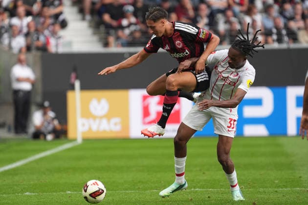 Younes Ebnoutalib (Eintracht Frankfurt) vs. Jordy Makengo (SC Freiburg), September 19, 2026, Bundesliga, Season 26–27, Eintracht Frankfurt vs. SC Freiburg, Deutsche Bank Park, Matchday 4