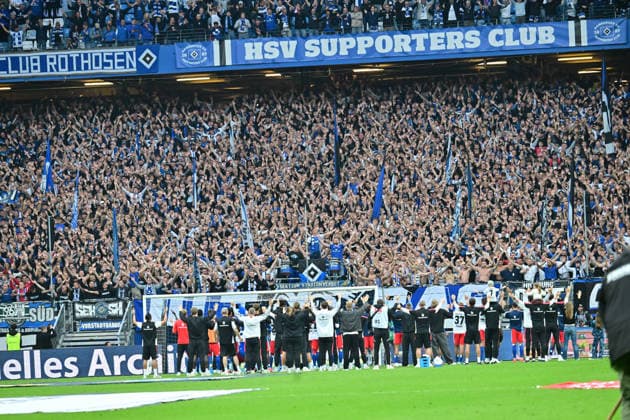 September 19, 2026, German Soccer, Men s, 1st Division, Matchday 4, 2026–2027 Season, Hamburg, Hamburger SV vs. 1. FC Köln; the HSV team celebrates the victory with the fans. DFB and DFL regulations prohibit any use of photographs as image sequences and or quasi-video. Hamburg Volksparkstadion, Hamburg, Germany Copyright: xnordphotoxGmbH xWitkex