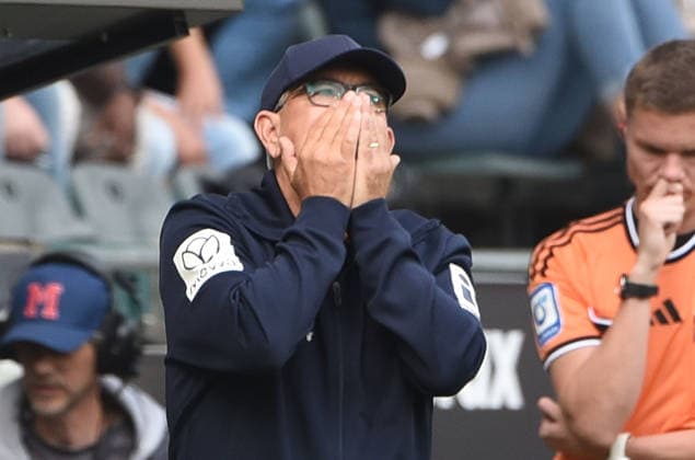 September 19, 2026, xhbx, Soccer, Bundesliga 1, Borussia Mönchengladbach 1 FSV Mainz 05. Coach Urs Fischer of FSV Mainz 05 looks disappointed, disappointed. DFL and DFB regulations prohibit any use of photographs as image sequences and or quasi-video. Mönchengladbach