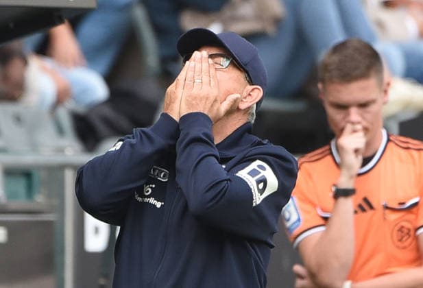 September 19, 2026, xhbx, Soccer, Bundesliga 1, Borussia Mönchengladbach 1 FSV Mainz 05. Coach Urs Fischer of FSV Mainz 05 looks disappointed, disappointed. DFL and DFB regulations prohibit any use of photographs as image sequences and or quasi-video. Mönchengladbach