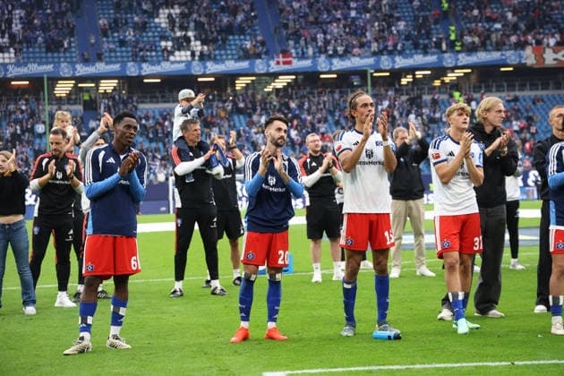 September 19, 2026 xfsx Soccer 1. Bundesliga Hamburger Sportverein 1 FC Köln v l The Hamburger SV team celebrates their victory over 1. FC Köln with the fans. DFL and DFB regulations prohibit any use of photographs as image sequences and or quasi-video. Copyright: HMBxMedia FernandoxSoares