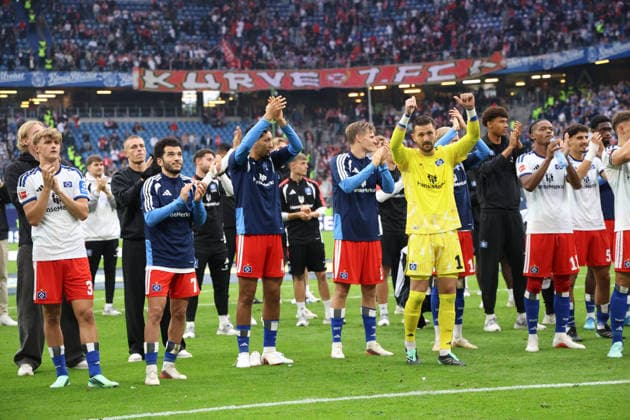 September 19, 2026 xfsx Soccer 1. Bundesliga Hamburger Sportverein 1 FC Köln v l The Hamburger SV team celebrates their victory over 1. FC Köln with the fans. DFL and DFB regulations prohibit any use of photographs as image sequences and or quasi-video. Copyright: HMBxMedia FernandoxSoares