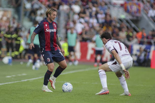 SOCCER - Serie A - Bologna FC vs. Torino FC Photo by IPA ABACAPRESS.COM88713253 - b o10 battles for the ball with Alessio Cacciamani of Torino FC during the Bologna BFC vs. Torino FC match, the 5th game of the 2026-27 Enilive Serie A season, at the Renato Dall Ara Stadium in Bologna (BO), Italy, on September 19, 2026. Bologna Italy  Copyright: xIPAxSport ABACAx