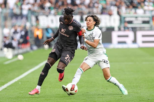 Danny da Costa of 1. FSV Mainz 05 and Wael Mohya of Borussia Mönchengladbach in a tackle during the Bundesliga match between Borussia Mönchengladbach and 1. FSV Mainz 05, at Borussia Park on September 19, 2026, in Mönchengladbach, Germany. Photo by Oliver Kaelke, DeFodi Images. Danny da Costa of 1. FSV Mainz 05 and Wael Mohya of Borussia Mönchengladbach battle for the ball during the Bundesliga match between Borussia Mönchengladbach and 1. FSV Mainz 05 at ista Borussia Park on September 19, 2026 in Mönchengladbach, Germany. Photo by Oliver Kaelke, DeFodi Images. DFB and DFL regulations prohibit any use of photographs as image sequences and or quasi-video. Photo by Oliver Kaelke, DeFodi Images