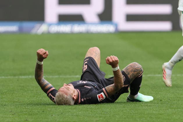 Phillip Tietz of 1. FSV Mainz 05 celebrates at the end of the game, celebrates after the 3–4 victory during the Bundesliga match between Borussia Mönchengladbach and 1 FSV Mainz 05 at ista Borussia Park on September 19, 2026, in Mönchengladbach, Germany Photo by Oliver Kaelke DeFodi Images Phillip Tietz 1 FSV Mainz 05 celebrate after winning during the Bundesliga match between Borussia Mönchengladbach and 1 FSV Mainz 05 at Borussia Park on September 19, 2026 in Mönchengladbach, Germany. Photo by Oliver Kaelke, DeFodi Images. DFB and DFL regulations prohibit any use of photographs as image sequences and or quasi-video. Photo by Oliver Kaelke, DeFodi Images