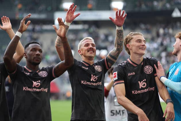 Sheraldo Becker (1 FSV Mainz 05), Phillip Tietz (1 FSV Mainz 05), and Kacper Potulski (1 FSV Mainz 05) celebrate at the end of the game, celebrating after the 3–4 victory during the Bundesliga 1 match between Borussia Mönchengladbach and 1. FSV Mainz 05 at Borussia Park on September 19, 2026, in Mönchengladbach, Germany. Photo by Oliver Kaelke, DeFodi Images. Sheraldo Becker (1) of FSV Mainz 05, Phillip Tietz of 1. FSV Mainz 05 and Kacper Potulski of 1. FSV Mainz 05 celebrate after winning during the Bundesliga match between Borussia Mönchengladbach and 1. FSV Mainz 05 at Borussia Park on September 19, 2026 in Mönchengladbach, Germany Photo by Oliver Kaelke, DeFodi Images. DFB and DFL regulations prohibit any use of photographs as image sequences and or quasi-video. Photo by Oliver Kaelke, DeFodi Images