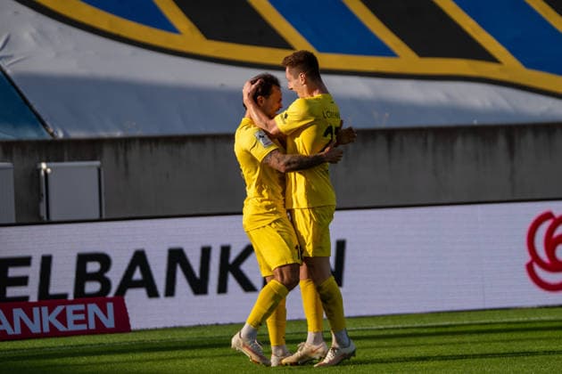 Niklas Pollex of SG Sonnenhof Großaspach, No. 18, celebrates with Loris Maier of SG Sonnenhof Großaspach after scoring the goal that made the score 0–1, 27, 1. FC Saarbrücken vs. SG Sonnenhof Großaspach, soccer, 3. Liga, Matchday 7, September 19, 2026. DFB regulations prohibit any use of photographs as image sequences and or quasi-video. Saarbrücken, Saarland, Germany Copyright: xkolbert-press PhilipxZieglerx