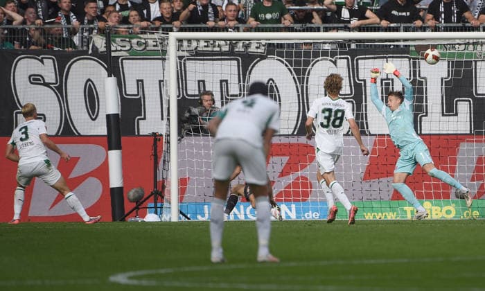 September 19, 2026, xhbx, Soccer, Bundesliga 1, Borussia Mönchengladbach 1 FSV Mainz 05 v l Goal scored, Goal to make it 2–2 by Isac Lidberg, Borussia Mönchengladbach. DFL and DFB regulations prohibit any use of photographs as image sequences and or quasi-video. Mönchengladbach