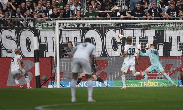 September 19, 2026, xhbx, Soccer, Bundesliga 1, Borussia Mönchengladbach 1 FSV Mainz 05 v l Goal scored, Goal to make it 2–2 by Isac Lidberg, Borussia Mönchengladbach. DFL and DFB regulations prohibit any use of photographs as image sequences and or quasi-video. Mönchengladbach