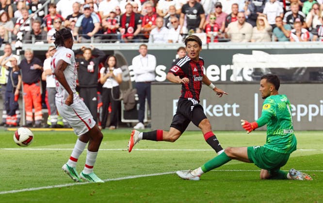 September 19, 2026, xovx, Soccer, Bundesliga, Eintracht Frankfurt vs. SC Freiburg: Gordy Makengo (SC Freiburg), Ritsu Doan (Eintracht Frankfurt), Mio Backhaus (SC Freiburg). DFL and DFB regulations prohibit any use of photographs as image sequences and or quasi-video content. Eintracht Frankfurt