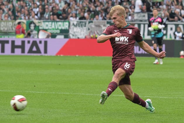 Hennes Behrens FC Augsburg 16, SV Werder Bremen FC Augsburg, Soccer, Bundesliga, DFL, September 19, 2026. DFB regulations prohibit any use of photographs as image sequences and or quasi-video. Bremen, Bremen, Germany Copyright: xkolbert-press BurghardxSchreyerx