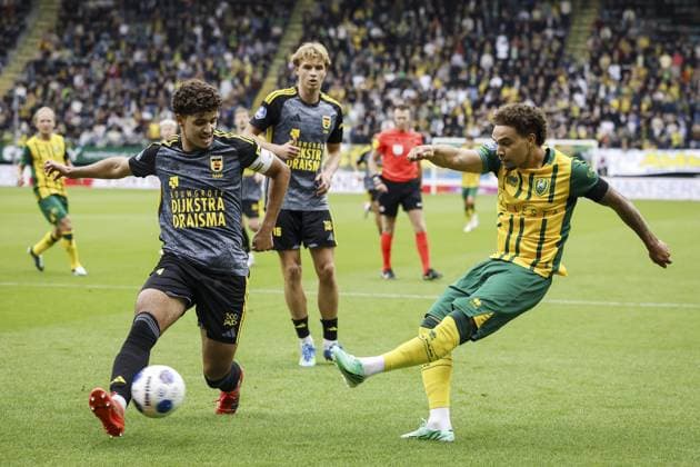 THE HAGUE - (lr) IsmaÃ«l Baouf of SC Cambuur and Jalen Hawkins of ADO Den Haag during the Dutch Eredivisie match between ADO Den Haag and SC Cambuur at the WerkTalent Stadion on September 19, 2026 in The Hague, the Netherlands. MAURICE VAN STEEN ANP Eredivisie 2026 27 xVIxANPxSportx xxANPxIVx 569265440 originalFilename: 569265440.jpg