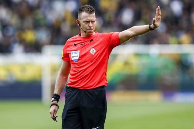 DEN HAAG , 19-09-2026 , WerkTalent Stadium , season 2026 2027 , Dutch Eredivisie football , match between ADO Den Haag and Cambuur , picture shows referee Allard Lindhout ADO - Cambuur  x207264494x Copyright: