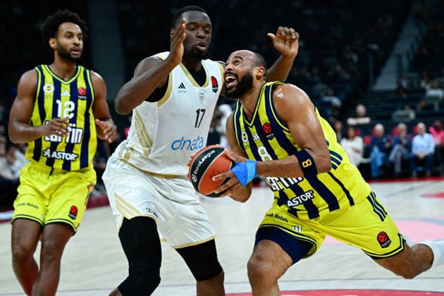 Fenerbahce Tarfin v Dubai Basketball - EuroLeague Basketball SuperCup ABU DHABI, UNITED ARAB EMIRATES - SEPTEMBER 19: Fenerbahce Tarfin player Talen Horton-Tucker (8) and Dubai Basketball player Mfiondu Tshimanga Kabengele (17) in action during the EuroLeague Basketball SuperCup third-place game between Dubai Basketball and Fenerbahce Tarfin at Etihad Arena in Abu Dhabi, United Arab Emirates, on September 19, 2026. Arif Hüdaverdi Yaman Anadolu Abu Dhabi United Arab Emirates. Editorial use only. Please get in touch for any other usage.  Copyright: x2026xAnadoluxArifxHüdaverdixYamanx