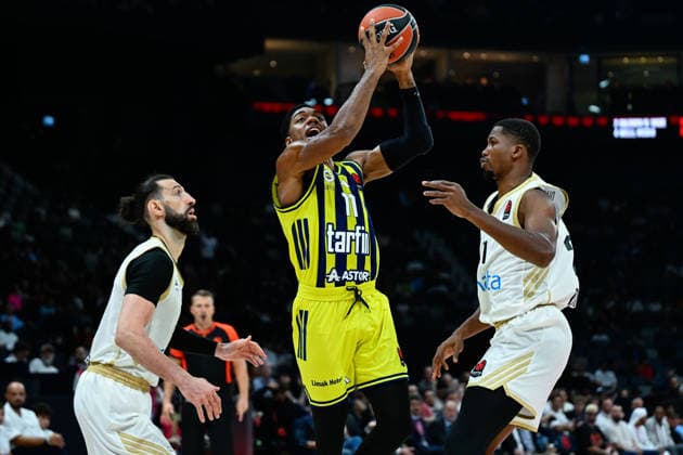 Fenerbahce Tarfin v Dubai Basketball - EuroLeague Basketball SuperCup ABU DHABI, UNITED ARAB EMIRATES - SEPTEMBER 19: Fenerbahce Tarfin player Trent Forrest (11) and Dubai Basketball player Mamadi Diakite in action during the EuroLeague Basketball SuperCup third-place game between Dubai Basketball and Fenerbahce Tarfin at Etihad Arena in Abu Dhabi, United Arab Emirates, on September 19, 2026. Arif Hüdaverdi Yaman Anadolu Abu Dhabi United Arab Emirates. Editorial use only. Please get in touch for any other usage.  Copyright: x2026xAnadoluxArifxHüdaverdixYamanx