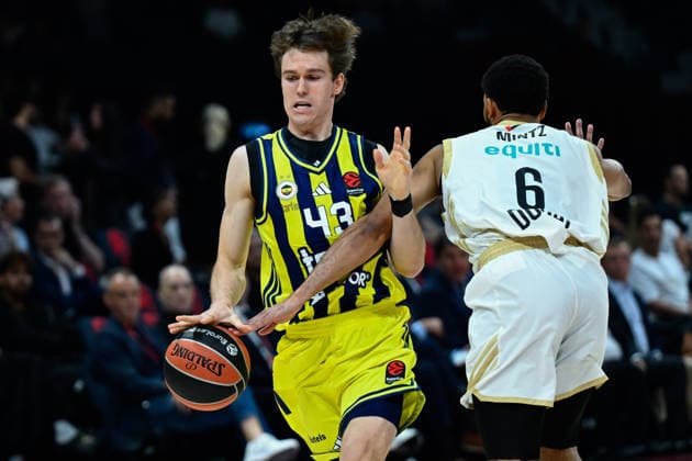 Fenerbahce Tarfin v Dubai Basketball - EuroLeague Basketball SuperCup ABU DHABI, UNITED ARAB EMIRATES - SEPTEMBER 19: Fenerbahce Tarfin player Ignas Sargiunas (43) and Dubai Basketball player Davion Dee Lee O Neal Mintz (6) in action during the EuroLeague Basketball SuperCup third-place game between Dubai Basketball and Fenerbahce Tarfin at Etihad Arena in Abu Dhabi, United Arab Emirates, on September 19, 2026. Arif Hüdaverdi Yaman Anadolu Abu Dhabi United Arab Emirates. Editorial use only. Please get in touch for any other usage.  Copyright: x2026xAnadoluxArifxHüdaverdixYamanx
