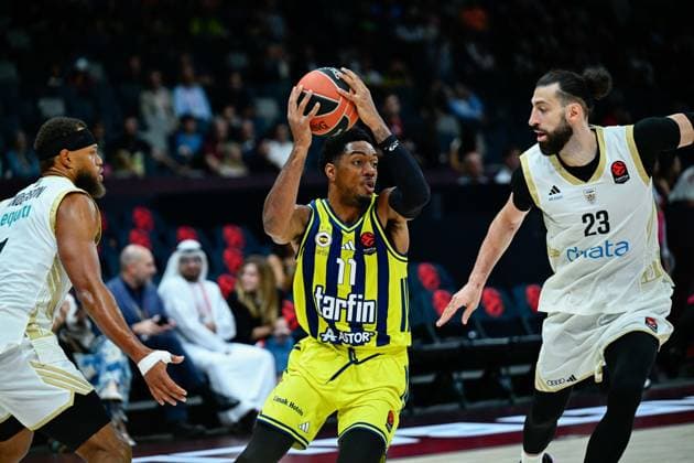 Fenerbahce Tarfin v Dubai Basketball - EuroLeague Basketball SuperCup ABU DHABI, UNITED ARAB EMIRATES - SEPTEMBER 19: Fenerbahce Tarfin player Trent Forrest (11) and Dubai Basketball player Tornike Shengelia (23) in action during the EuroLeague Basketball SuperCup third-place game between Dubai Basketball and Fenerbahce Tarfin at Etihad Arena in Abu Dhabi, United Arab Emirates, on September 19, 2026. Arif Hüdaverdi Yaman Anadolu Abu Dhabi United Arab Emirates. Editorial use only. Please get in touch for any other usage.  Copyright: x2026xAnadoluxArifxHüdaverdixYamanx