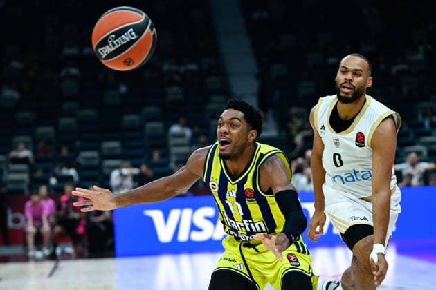 Fenerbahce Tarfin v Dubai Basketball - EuroLeague Basketball SuperCup ABU DHABI, UNITED ARAB EMIRATES - SEPTEMBER 19: Fenerbahce Tarfin player Trent Forrest (11) and Dubai Basketball player Elie Okobo (0) in action during the EuroLeague Basketball SuperCup third-place game between Dubai Basketball and Fenerbahce Tarfin at Etihad Arena in Abu Dhabi, United Arab Emirates, on September 19, 2026. Arif Hüdaverdi Yaman Anadolu Abu Dhabi United Arab Emirates. Editorial use only. Please get in touch for any other usage.  Copyright: x2026xAnadoluxArifxHüdaverdixYamanx