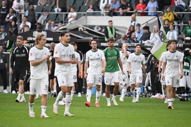 Mönchengladbach players after the loss on September 19, 2026, Soccer, Bundesliga 1, 2026–2027 season, Matchday 4, Borussia Mönchengladbach 1 FSV Mainz 05. DFL regulations prohibit any use of photographs as image sequences and or quasi-video. Mönchengladbach, Borussia Park, North Rhine-Westphalia, Germany Team2