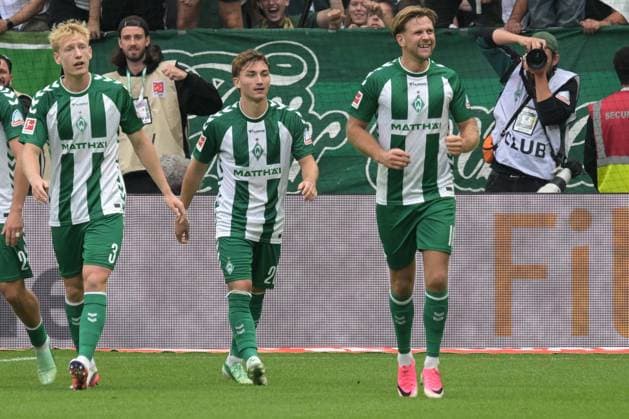 Goal celebration with Niklas Füllkrug of SV Werder Bremen 10 after his 2-2 draw against FC Augsburg, soccer, Bundesliga, DFL, September 19, 2026. DFB regulations prohibit any use of photographs as image sequences and or quasi-video. Bremen, Germany Copyright: xkolbert-press BurghardxSchreyerx
