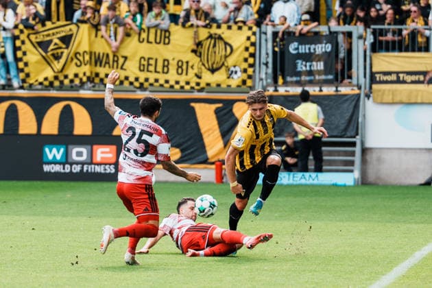 Germany Soccer 3rd Division 2026–2027, Matchday 7: Alemannia Aachen vs. Fortuna Düsseldorf at Tivoli Aachen; sliding tackle against Matti Wagner of Alemannia Aachen, 3, by Matthias Zimmermann of Fortuna Düsseldorf, 25; one-on-one, battle for the ball, duel, attack, tackle Copyright: xThiemoxRudolphx