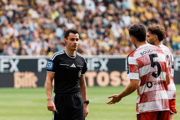 German Soccer 3rd Division 2026–2027, Matchday 7: Alemannia Aachen vs. Fortuna Düsseldorf at Tivoli Aachen; Referee: Konrad Oldhafer (Poppenbüttel); Discussion with Yassine Bouchama of Fortuna Düsseldorf, 5, close-up Copyright: xThiemoxRudolphx