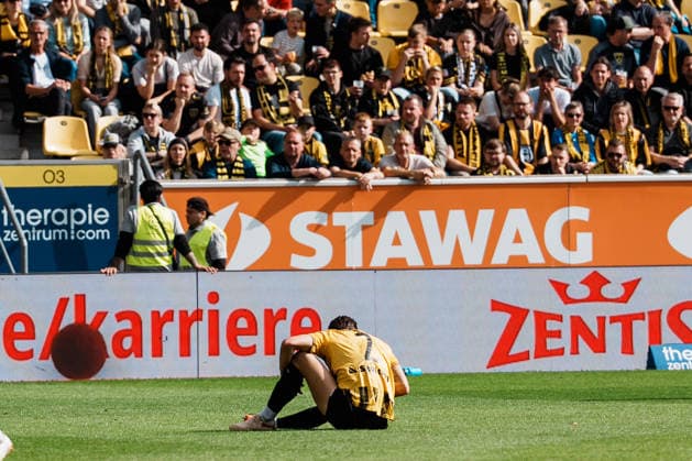 German Soccer 3rd Division 2026–2027, Matchday 7: Alemannia Aachen vs. Fortuna Düsseldorf at Tivoli Aachen; Petros Bagkalianis (Alemannia Aachen), 2: down on the ground, in pain, substituted, groin issues, injury Copyright: xThiemoxRudolphx