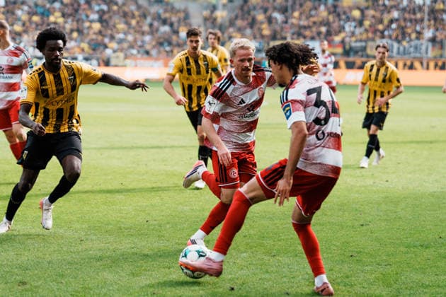 Germany Soccer 3rd Division 2026–2027, Matchday 7: Alemannia Aachen vs. Fortuna Düsseldorf at Tivoli Aachen—dribbling, possession, on the ball, build-up play, overview—Anas Slimani (Fortuna Düsseldorf), 34, against Gideon Jung (Alemannia Aachen), 21 Copyright: xThiemoxRudolphx