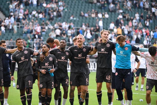 The Mainz players celebrate their victory on September 19, 2026; Soccer, Bundesliga 1, 2026–2027 season, Matchday 4, Borussia Mönchengladbach 1 FSV Mainz 05 DFL regulations prohibit any use of photographs as image sequences and or quasi-video. Mönchengladbach, Borussia Park, North Rhine-Westphalia, Germany Team2