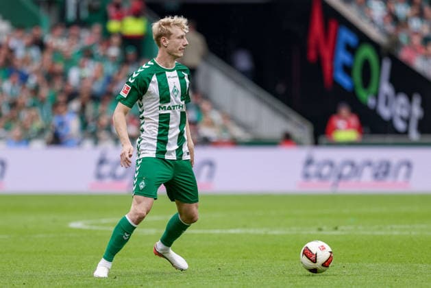 Oskar Wojcik, SV Werder Bremen, No. 3 with the ball, cutout, single frame, full-body, action, game scene, THE DFL GUIDELINES PROHIBIT ANY USE OF PHOTOGRAPHS AS SEQUENCE IMAGES AND OR VIDEO-LIKE PHOTO SEQUENCES DFL REGULATIONS PROHIBIT ANY USE OF PHOTOGRAPHS AS IMAGE SEQUENCES AND OR VIDEO-LIKE PHOTO SERIES, September 19, 2026, Bremen, Germany, Soccer, Bundesliga, SV Werder Bremen, FC Augsburg xobx