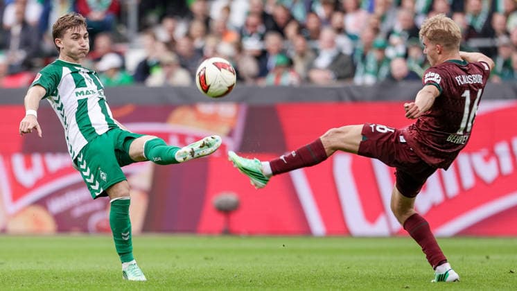 v li Chuki of SV Werder Bremen, 20, and Hennes Behrens of FC Augsburg, 16, in a one-on-one battle, duel, dynamic moment, action, game scene, DFL REGULATIONS PROHIBIT ANY USE OF PHOTOGRAPHS AS SEQUENCE IMAGES AND OR VIDEO-LIKE PHOTO SERIES DFL REGULATIONS PROHIBIT ANY USE OF PHOTOGRAPHS AS IMAGE SEQUENCES AND OR QUASI-VIDEO, September 19, 2026, Bremen, Germany, Soccer, Bundesliga, SV Werder Bremen vs. FC Augsburg xobx